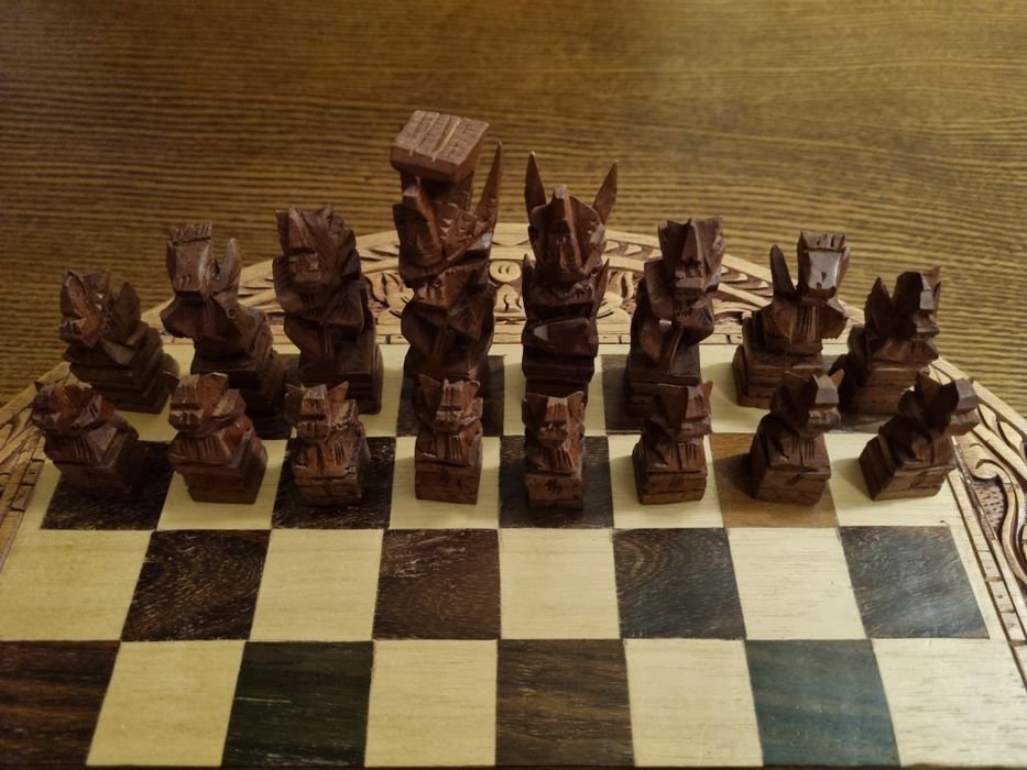 Drewniane szachy z Indonezji
