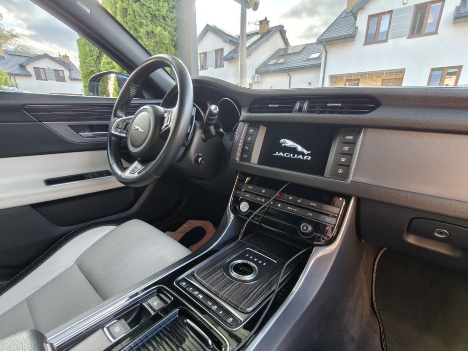 Jaguar XF 2016, R-sport, Polski salon