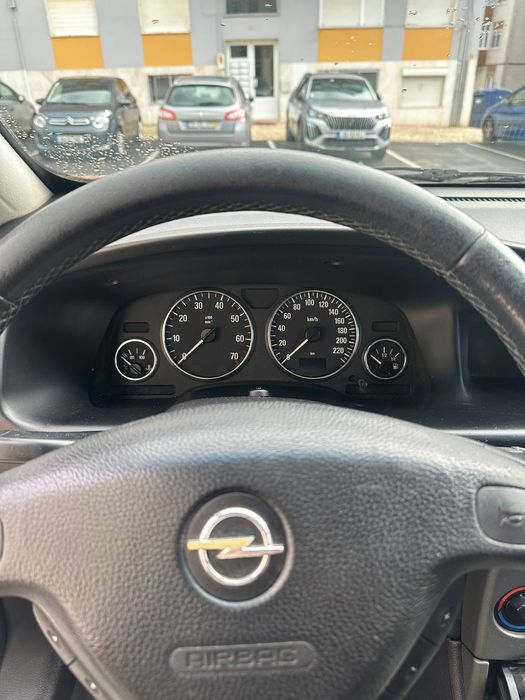 Opel zafira bom estado