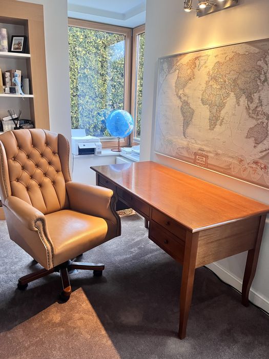 Stylowe biurko i fotel skórzany