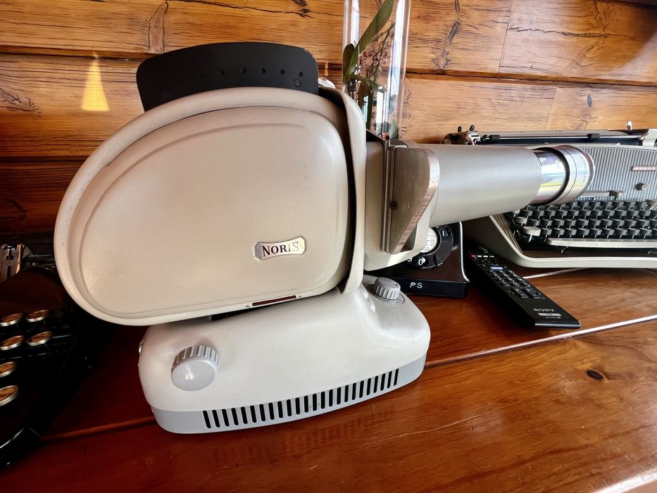 Projetor de diapositivos Noris