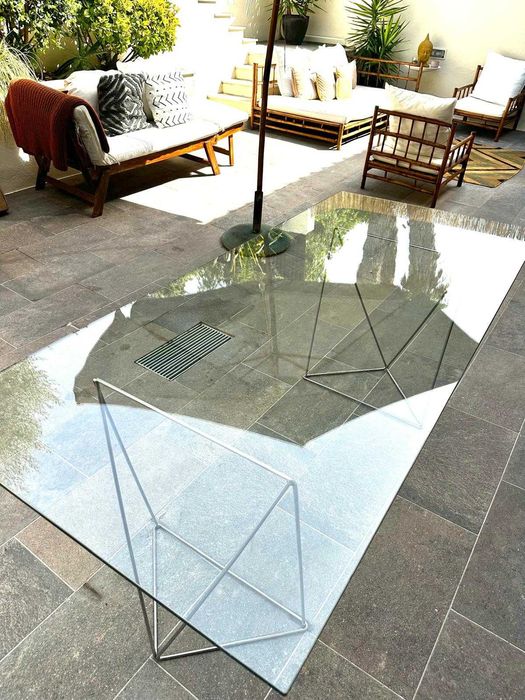 Mesa de Vidro Temperado da AREA para a Sala - Senta oito pessoas