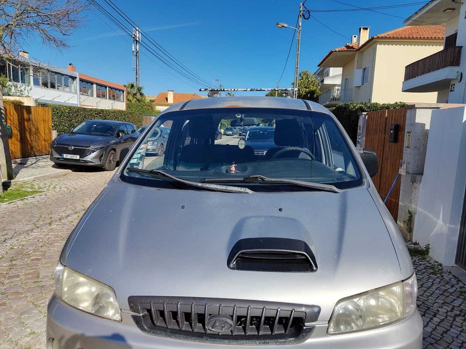 selling hyundai H1 car