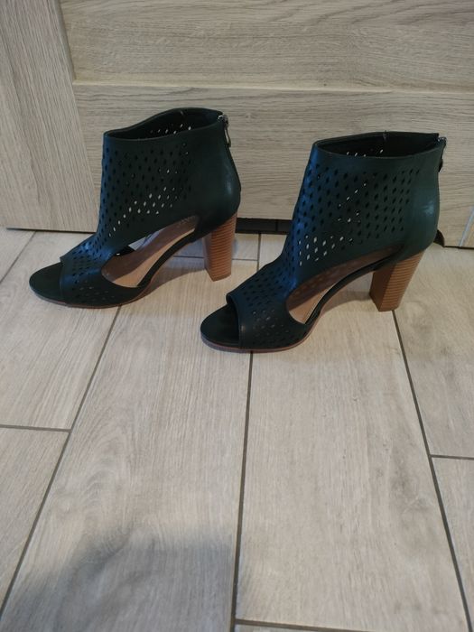 Buty na obcasie 41(27)