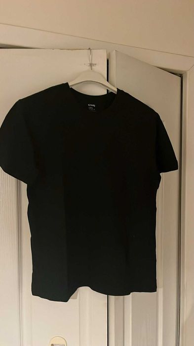 Sprzedam koszulkę dla chłopca rozmiar 170.