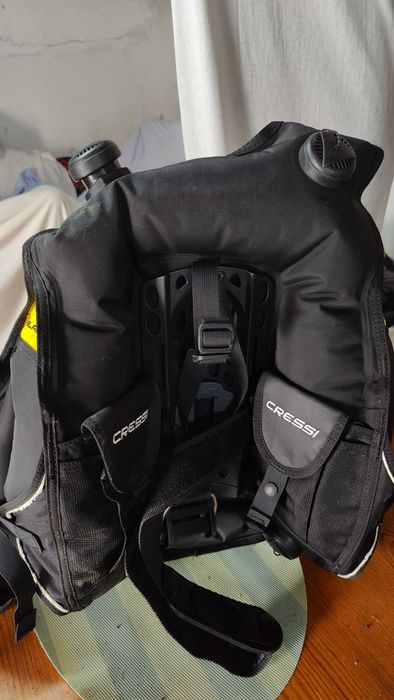 Colete Cressi S300 + Mosquetão + Boia Patamar + Fio + apito