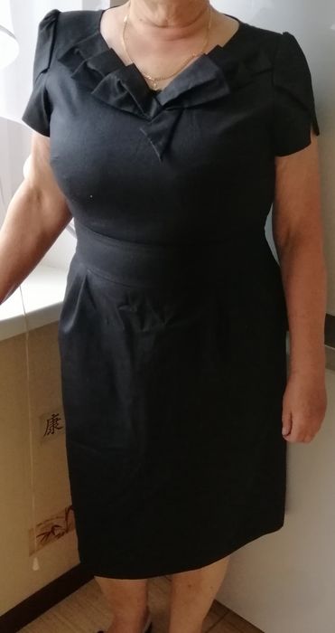 Святкова сукня, хорошої якості з підкладкою,