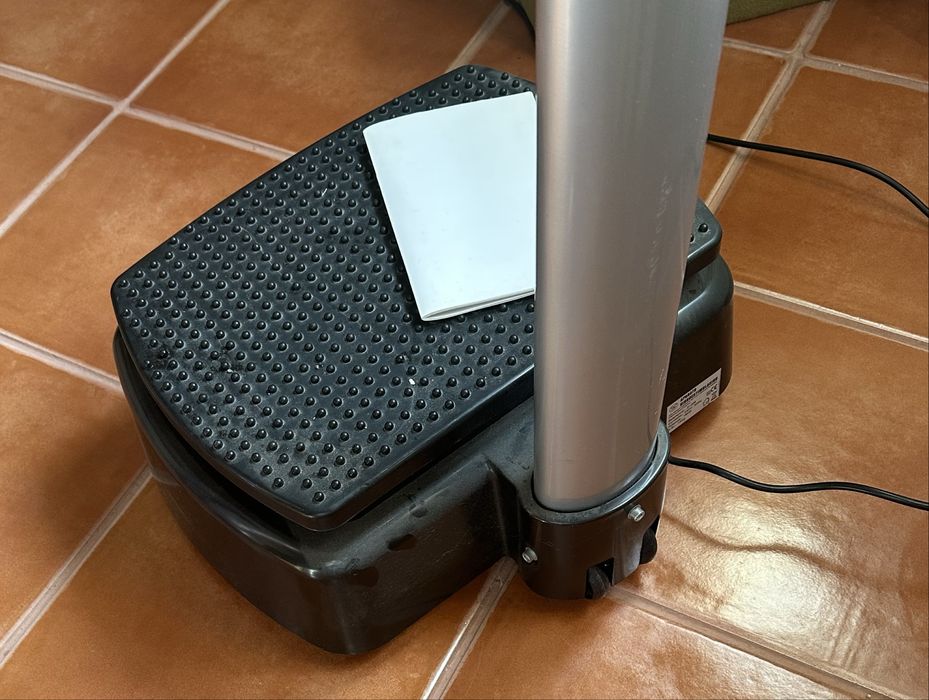 Plataforma vibratória para massagem refirmante