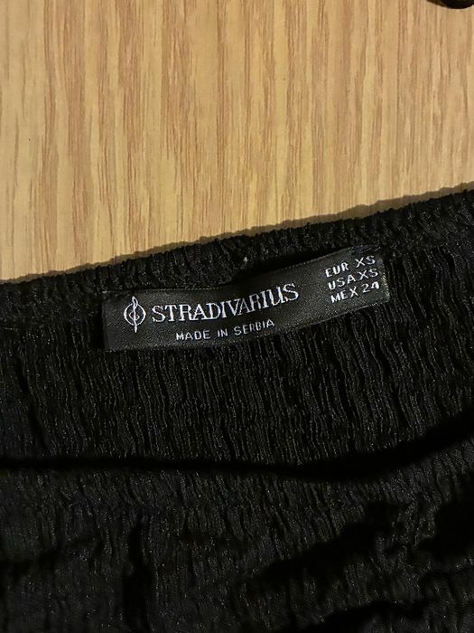 Top czarny Stradivarius bufki hiszpanka strukturalny XS