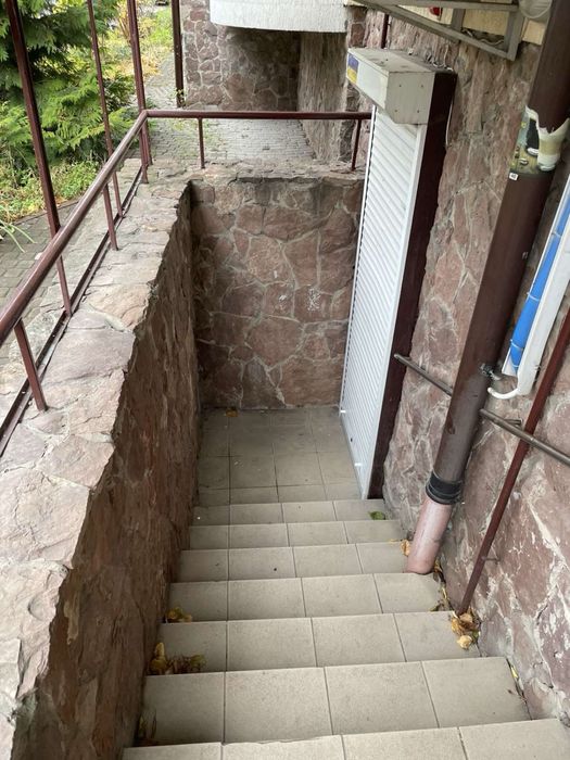 Нежитлове приміщення фасад вул. Квітова