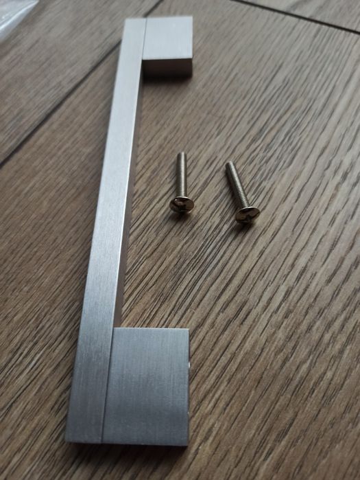 Uchwyty meblowe szczotkowane srebrny rozstaw 16 cm