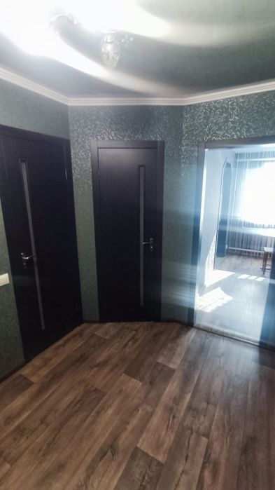 Продам 4-х кімнатну квартиру з автономним опаленням .