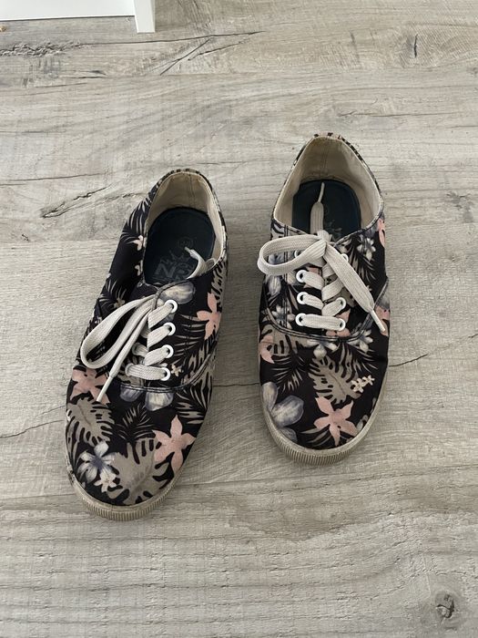 Buty trampki w kwiaty