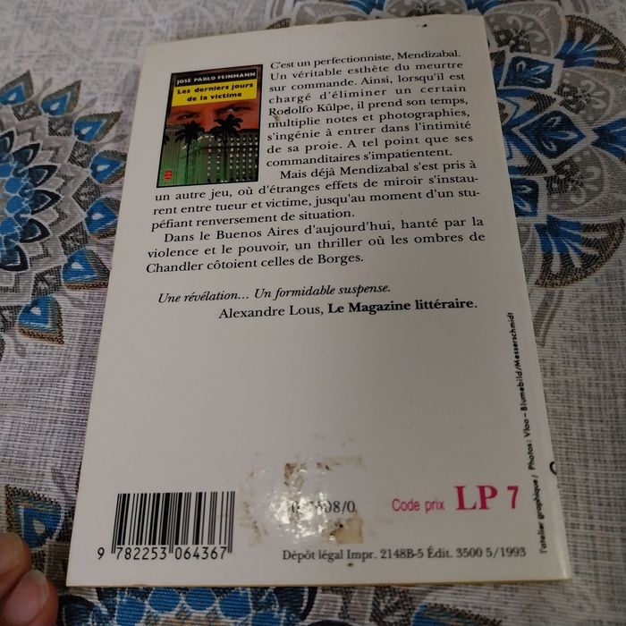 Les derniers jours de la victime. Portes incluídos