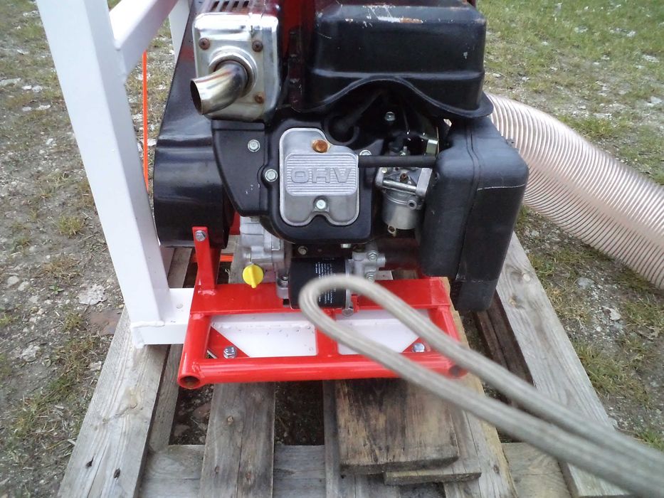 Odkurzacz spalinowy TURBINA DO LIŚCI ZAWIESZANY na burtę
