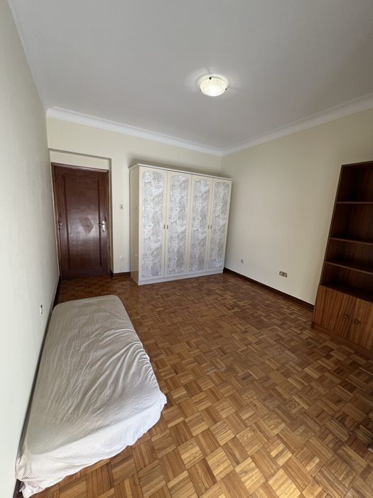 Quarto a renda para mulheres