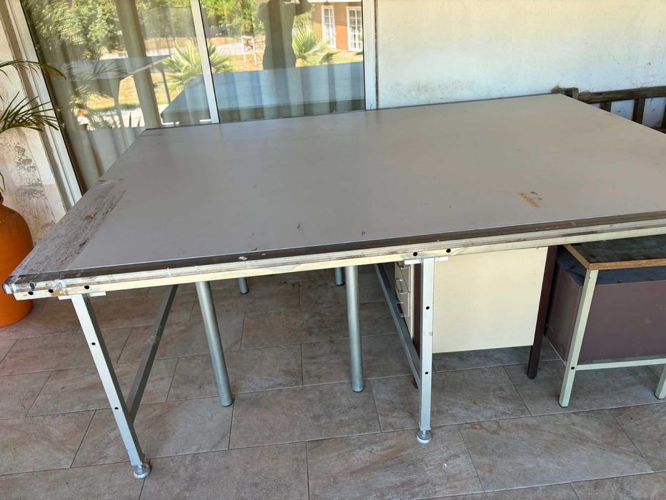 Mesa de apoio a indústria têxtil