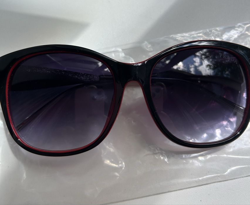 Продам очки Prada новые