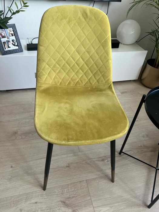 Krzesła welurowe Homla