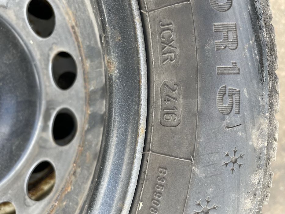 Зимова резина з дисками ET42 dunlop 185/60 R15
