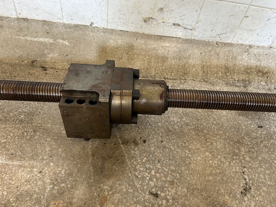 Śruby kulowe z nakrętkami różne 64-192cm(liniowy zespół śeub kólowych)