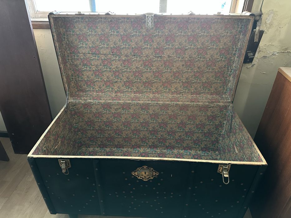 Arca antiga em bom estado