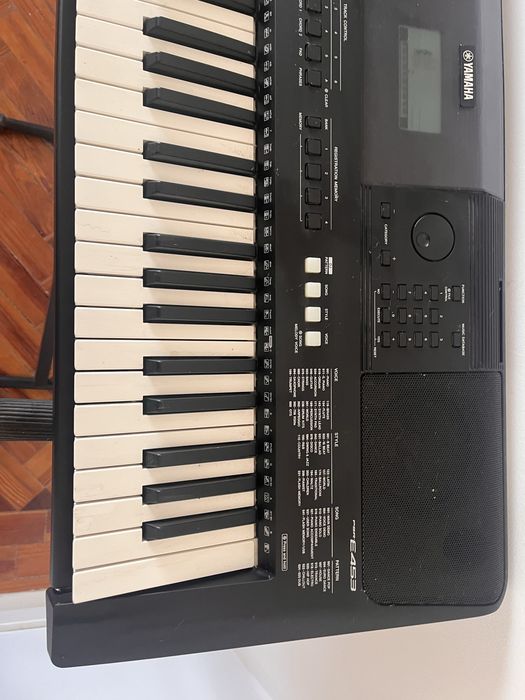 Teclado Yamaha PSR-E453 61 Teclas + Suporte