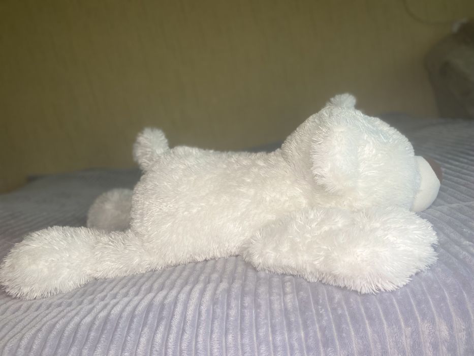 Великий плюшевий ведмідь