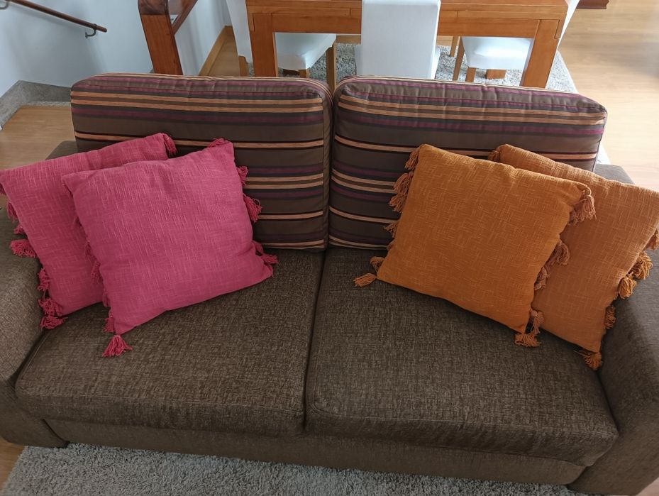 Sofá muito confortável 2,10 X 1,0