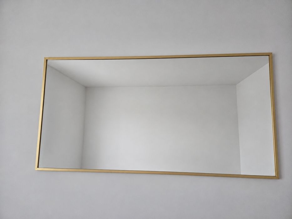 Nowoczesne lustro w złotej ramie 140x70 cm