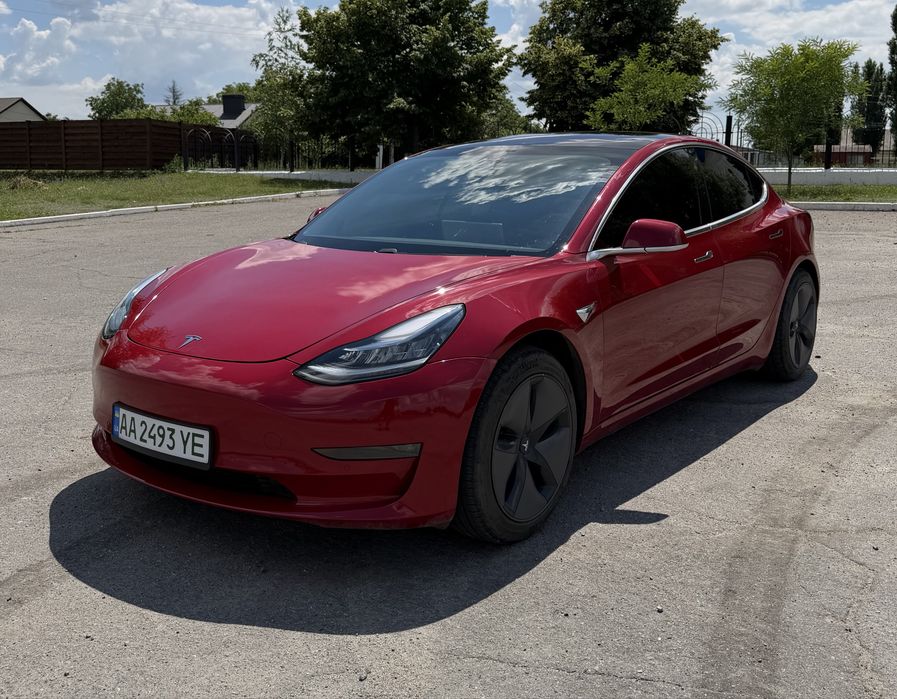 Tesla model 3 25тис.км