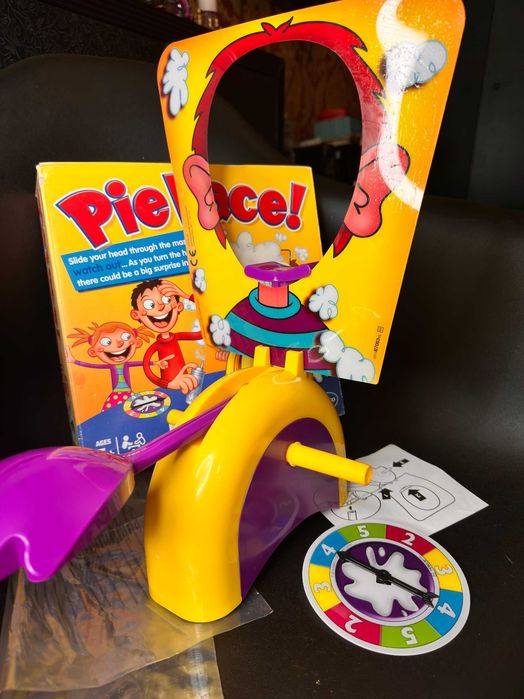 настільна гра PieFace Пиріг в обличчя від компанії Hasbro