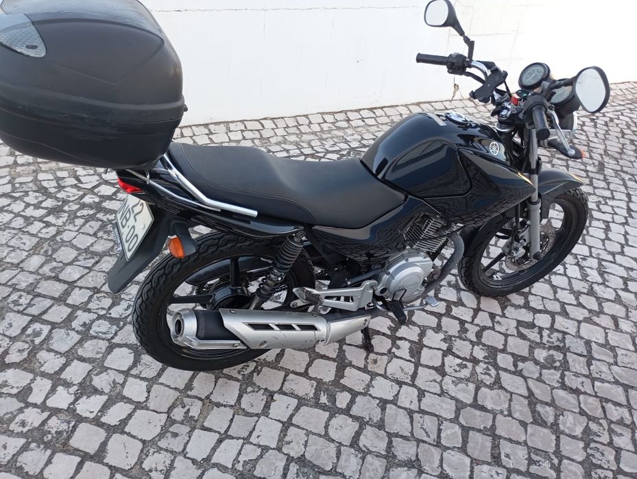 Vendo moto Yamaha usada em bom estado geral