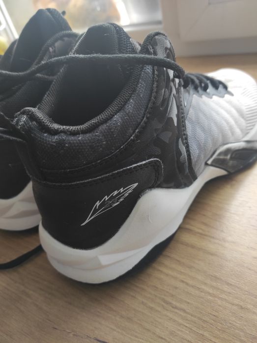 Спортивне оригінальне взуття NewYorker,Adidas
