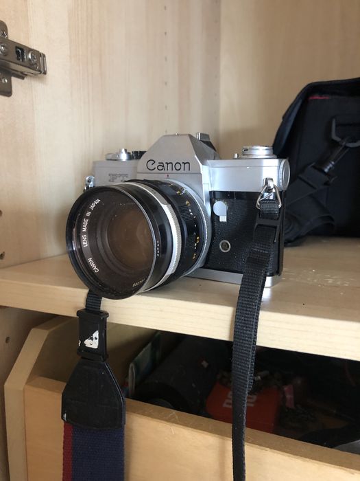 Câmara Analógica Canon FtQl + Objectiva + varios filtros + 2 rolos