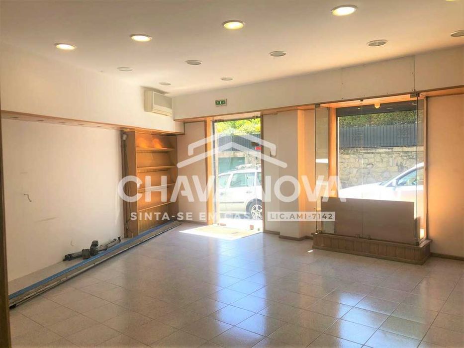 Loja c/montra em Mafamude (Junto ao colegio Bonança)