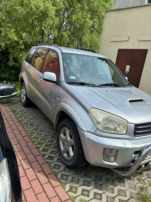 Toyota rav 4 samochód osobowy
