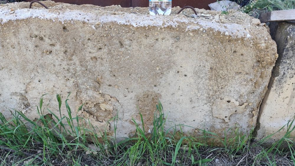 Вагончик для хранения, стеновые блоки, бочка