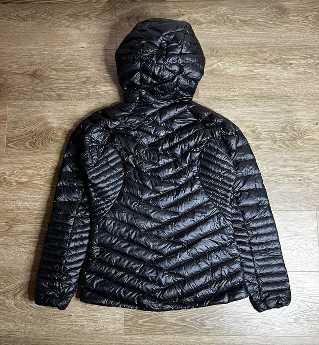 Продам БОМБЕЗНУ жіночу пухову курточку Berghaus Extrem Ultra-Light Down Jacket