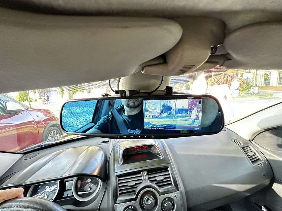 Espelho retrovisor com câmera frontal