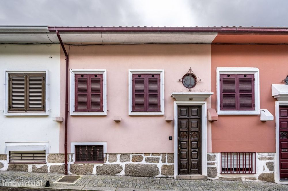 Moradia com terraço junto ao Jardim do Morro