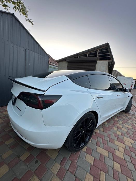 Tesla Model 3  Longe Range Dual Motor