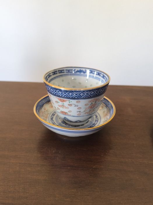 Conjunto de chávenas de porcelana