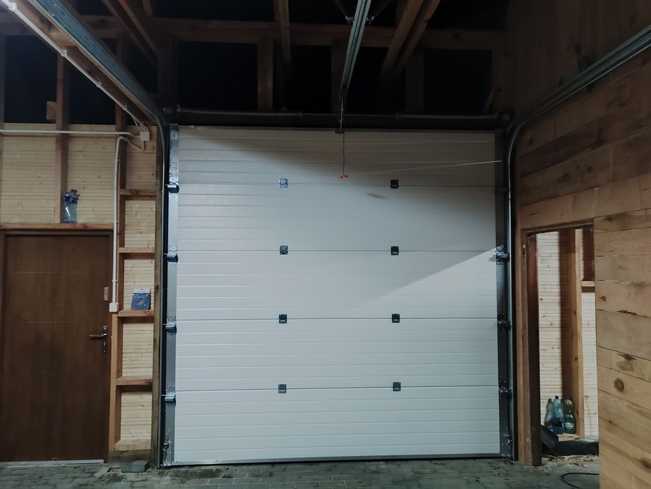 Brama garażowa 2500 x 2400 , Orzech,