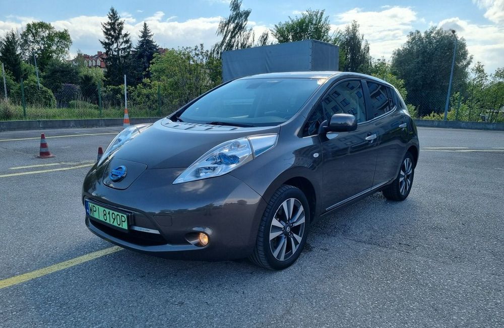 Nissan Leaf Tekna 30kWh 2016 153tys. km Pompa ciepła Skóra BOSE Kamera 360 Alu