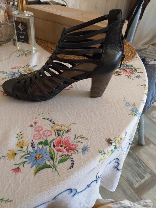 Skórzane buty Tamaris