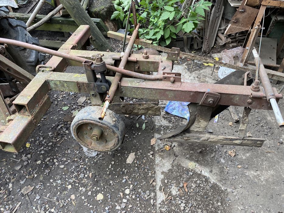 Двухкорпусний плуг