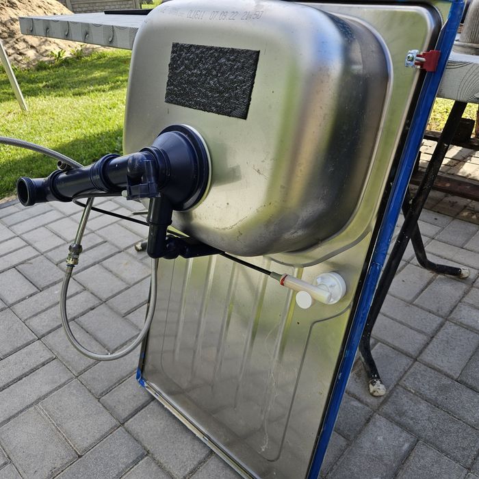 Zlewozmywak z baterią