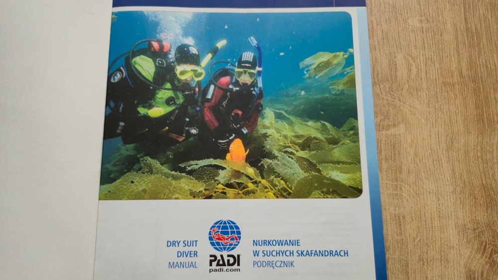 Nurkowanie w suchych skafandrach. Podręcznik PADI
