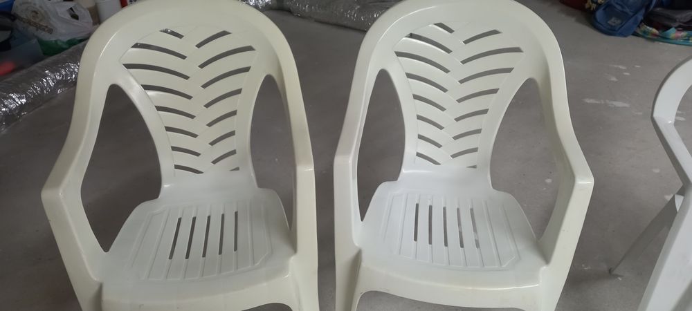 Cadeiras de plástico